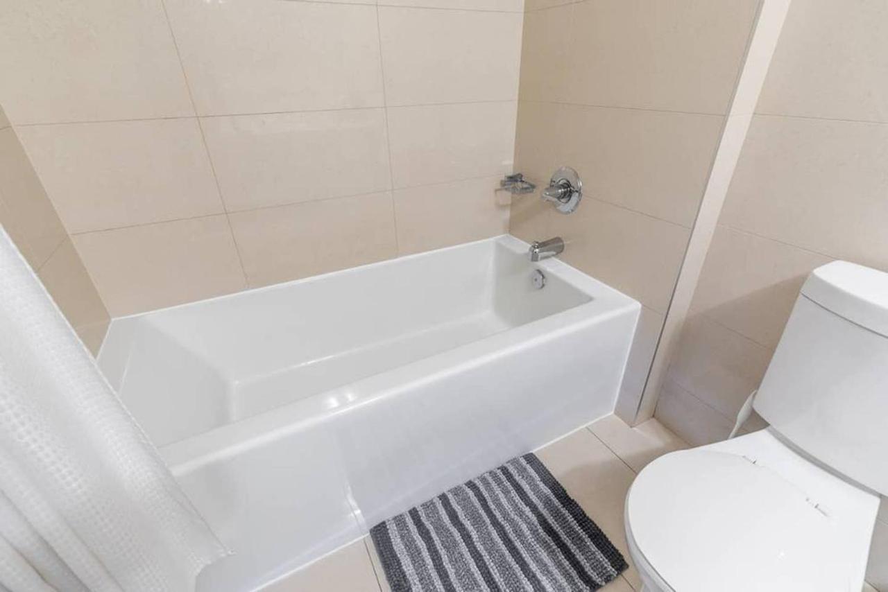 Villa Stunning Views Of Downtown - Luxury High Rise With King Bed! à Toronto Extérieur photo