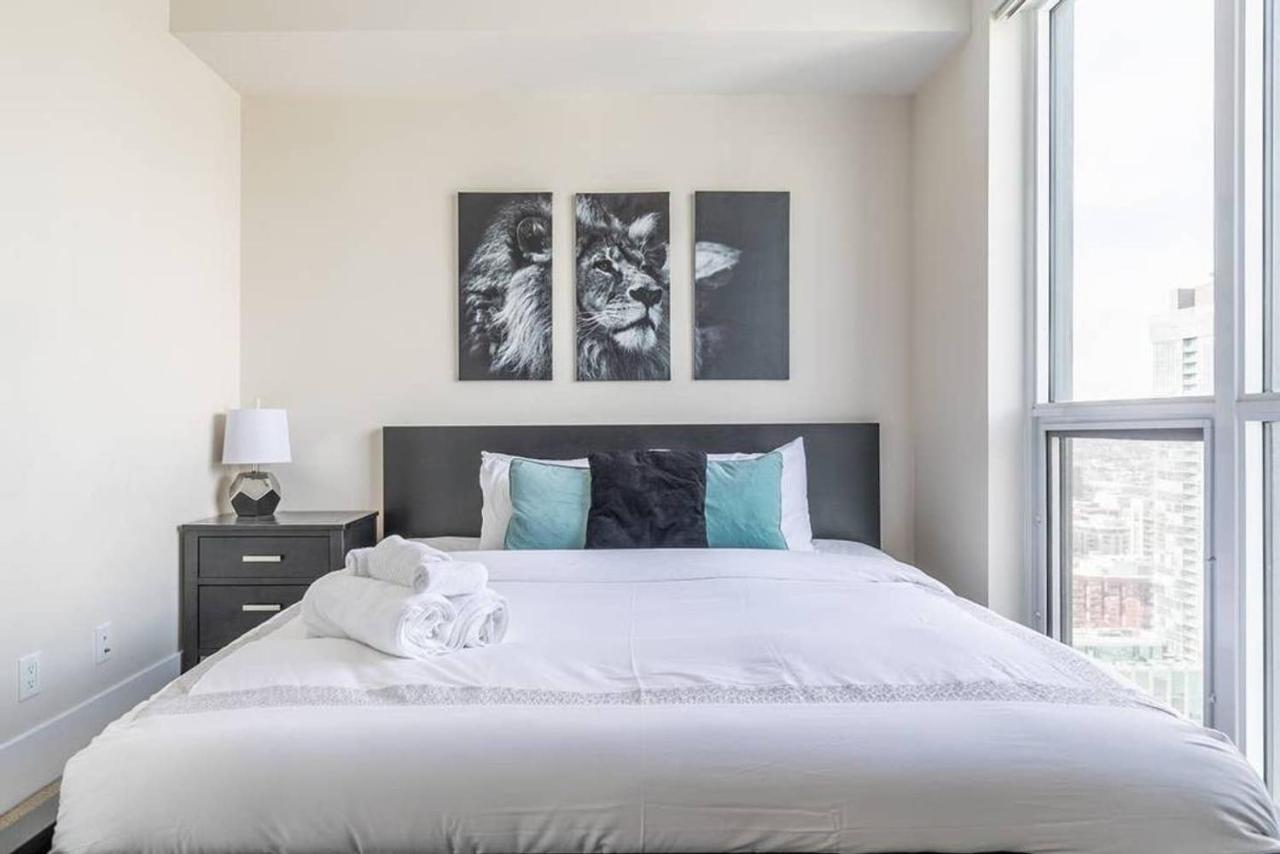 Villa Stunning Views Of Downtown - Luxury High Rise With King Bed! à Toronto Extérieur photo